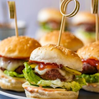 Mini cheeseburgers on the plate